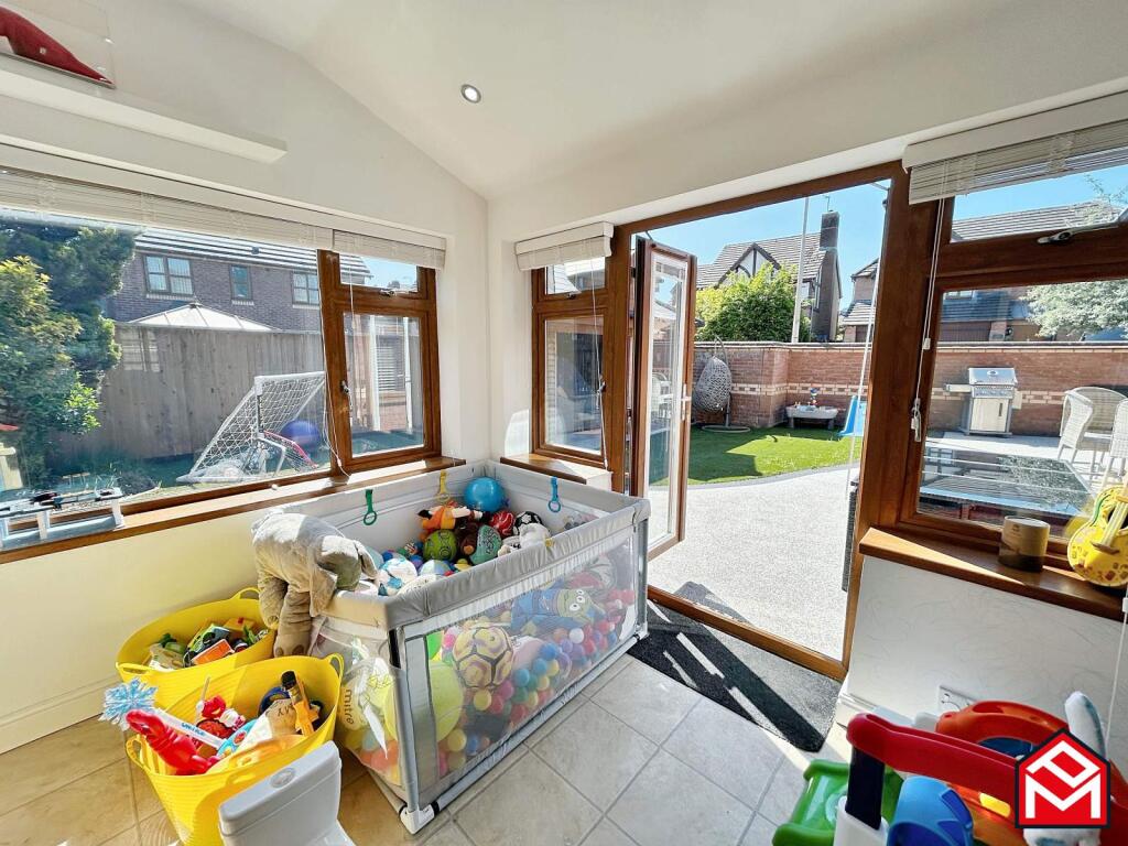 Sun Lounge / Family Room