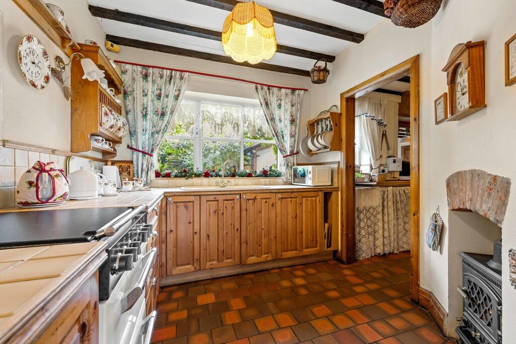 The Chimneys, Sau...