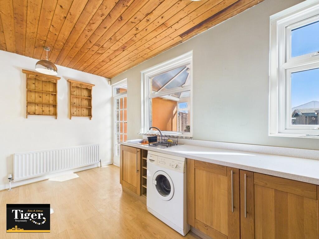 CAM02176G0-PR0534...