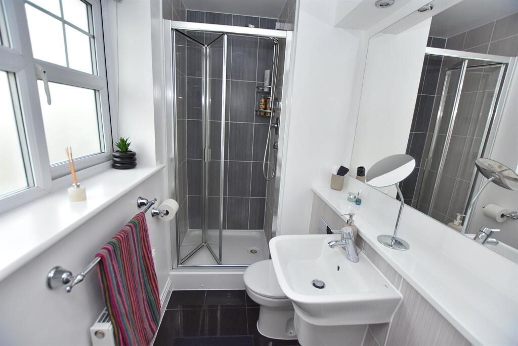 En-suite to master b