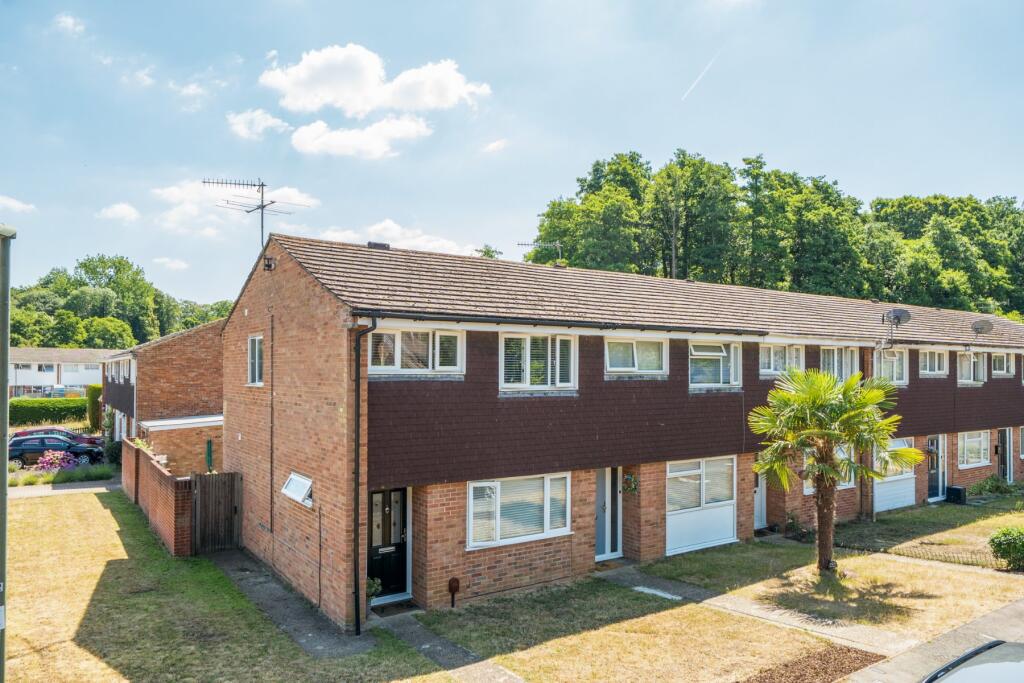 Busdens Close, Milford, Surrey, GU8
