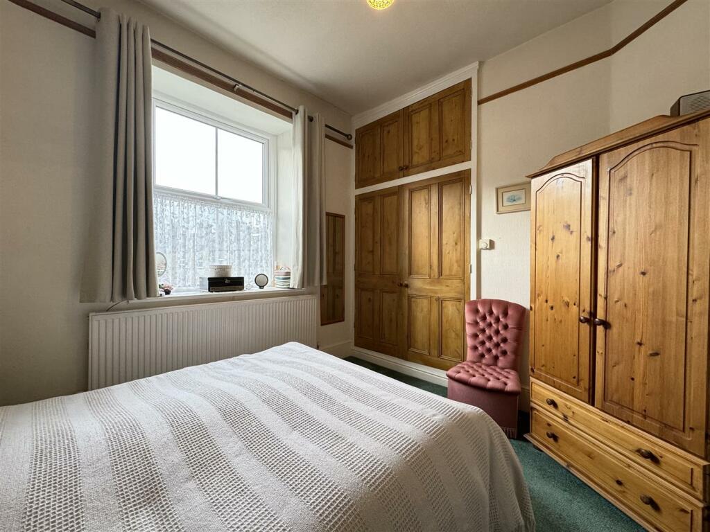 MAIN BEDROOM