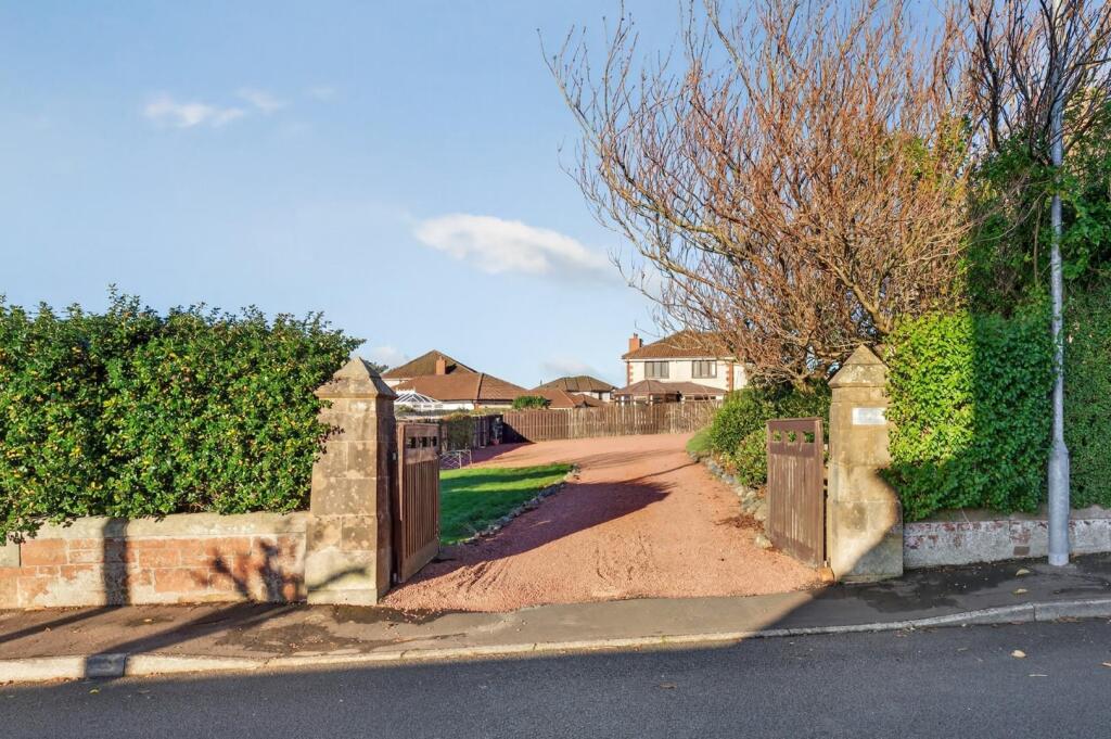 8 buchanan street, largs_05.jpg