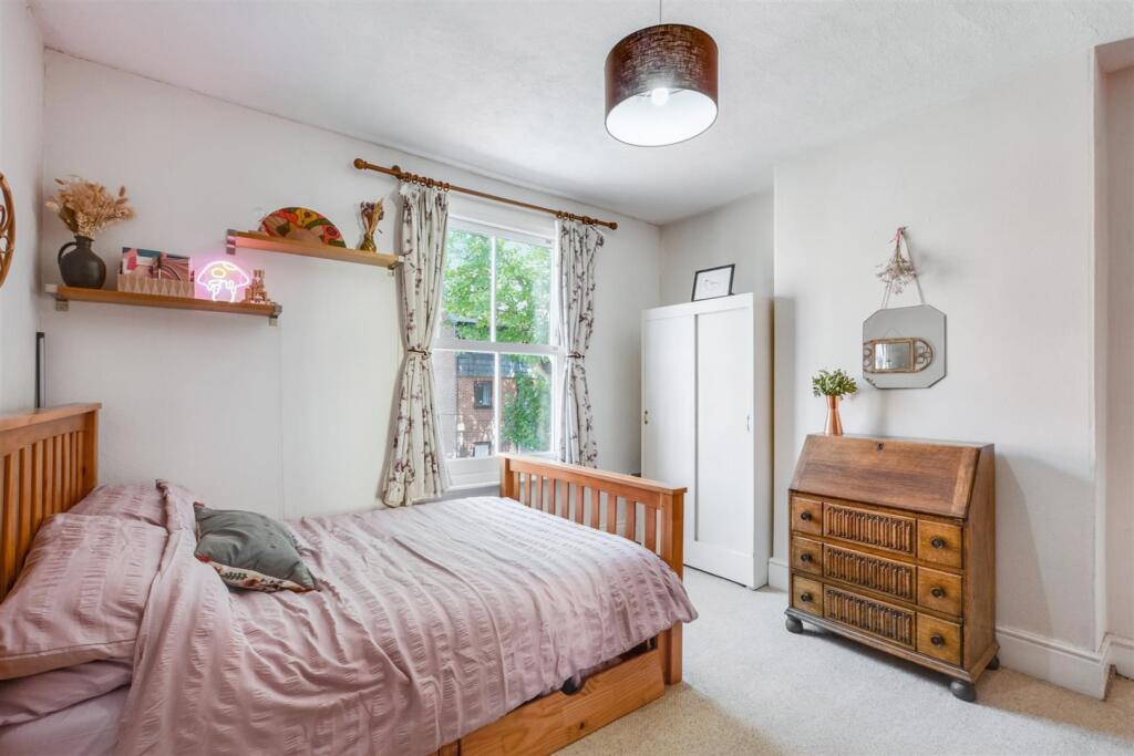 Bedroom 1_1.jpeg