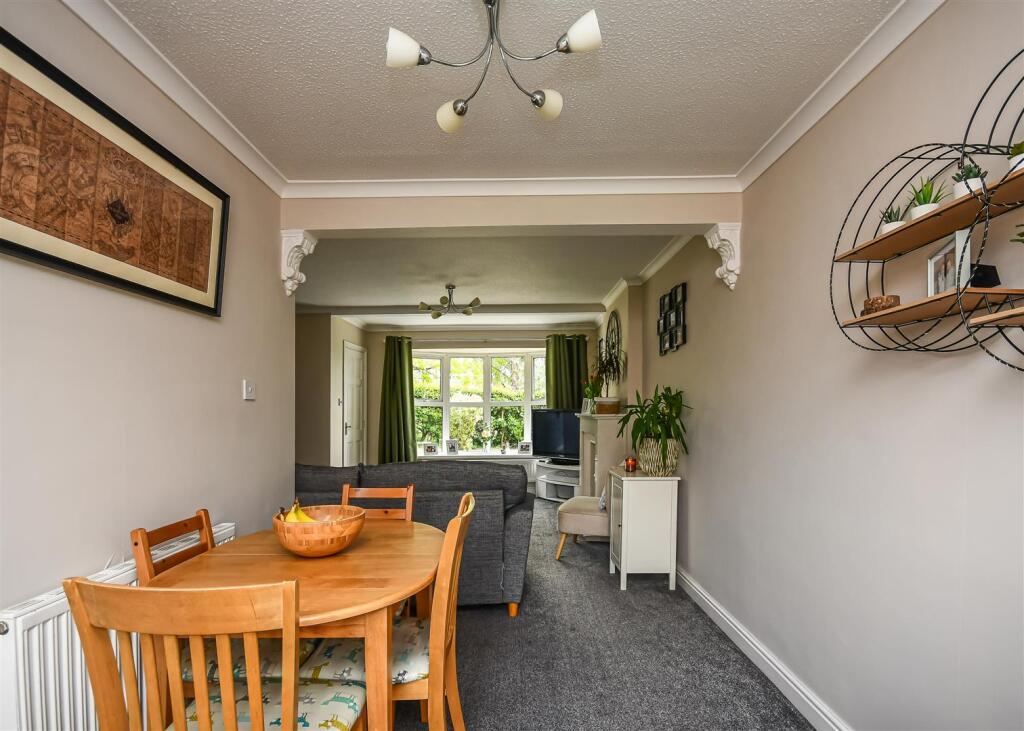 36 The Meadlands-Dining Area.jpg