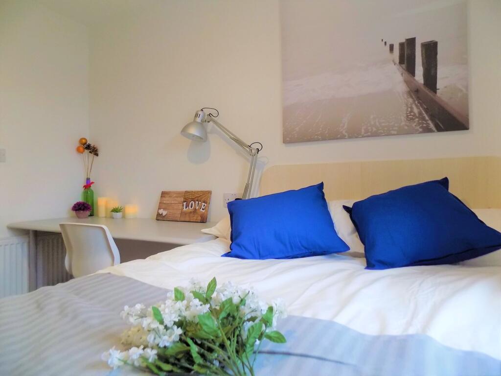 A cozy double bedroom featuring a neatly made b...