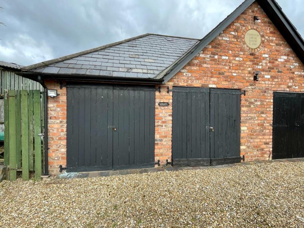 DOUBLE GARAGE