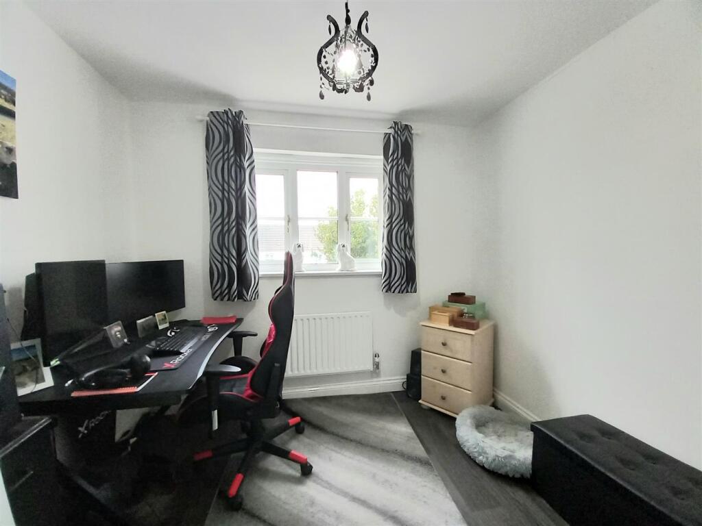 2 Maine Close Bed 4.jpg