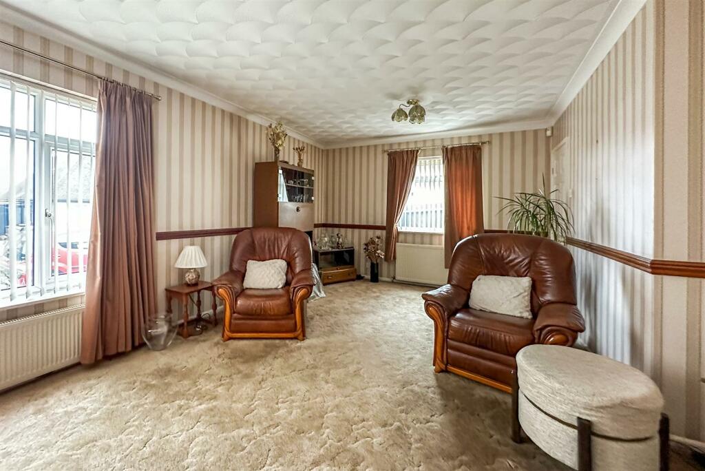 Sitting/Dining Room