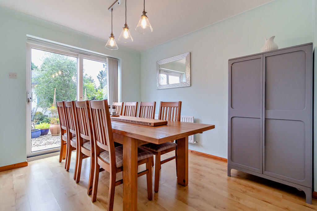 8605761-interior0...