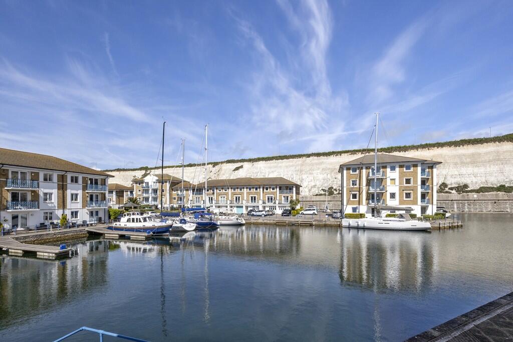 Hamilton Court-00...