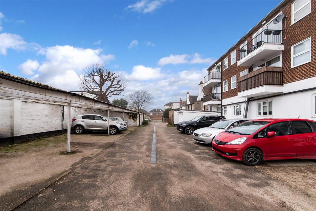 ROYAL CREST HOUSE,1B (10).jpg