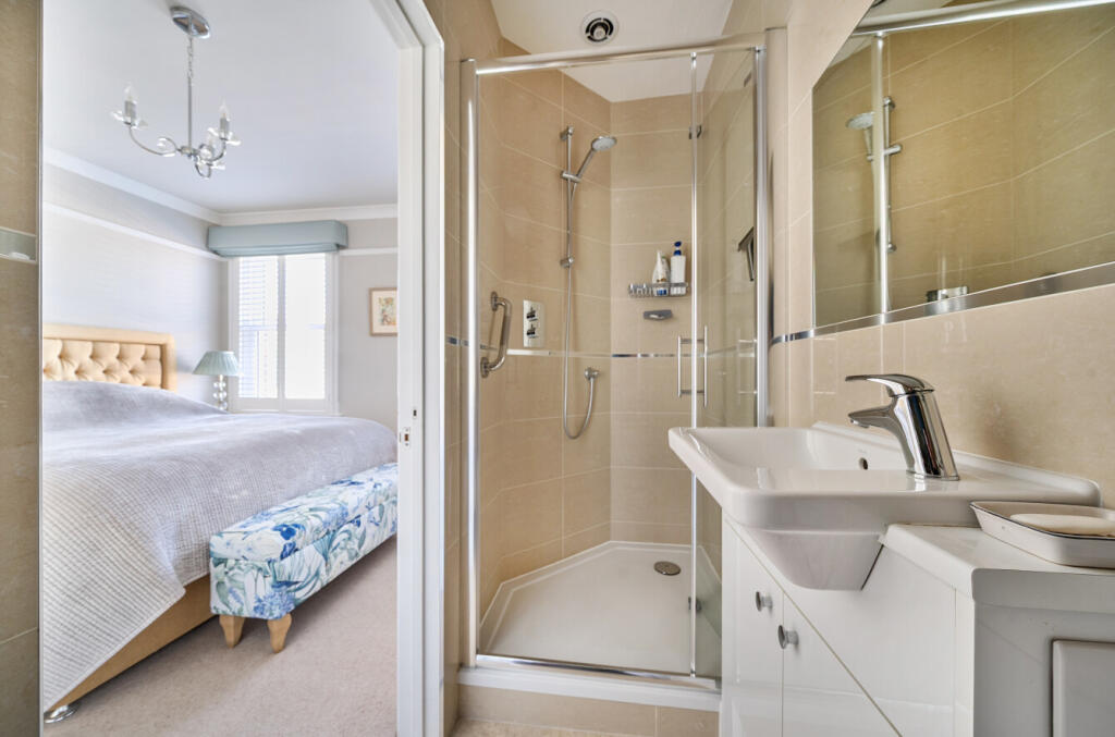 1364425-7-68e7bc2...