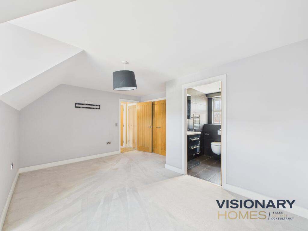 CAM03522G0-PR0217-STILL028