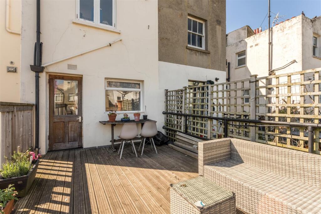 Flat 3, 66 Lansdowne Place-16.jpg