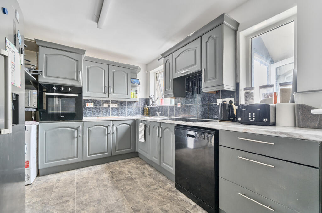 1314162-9-685a850...