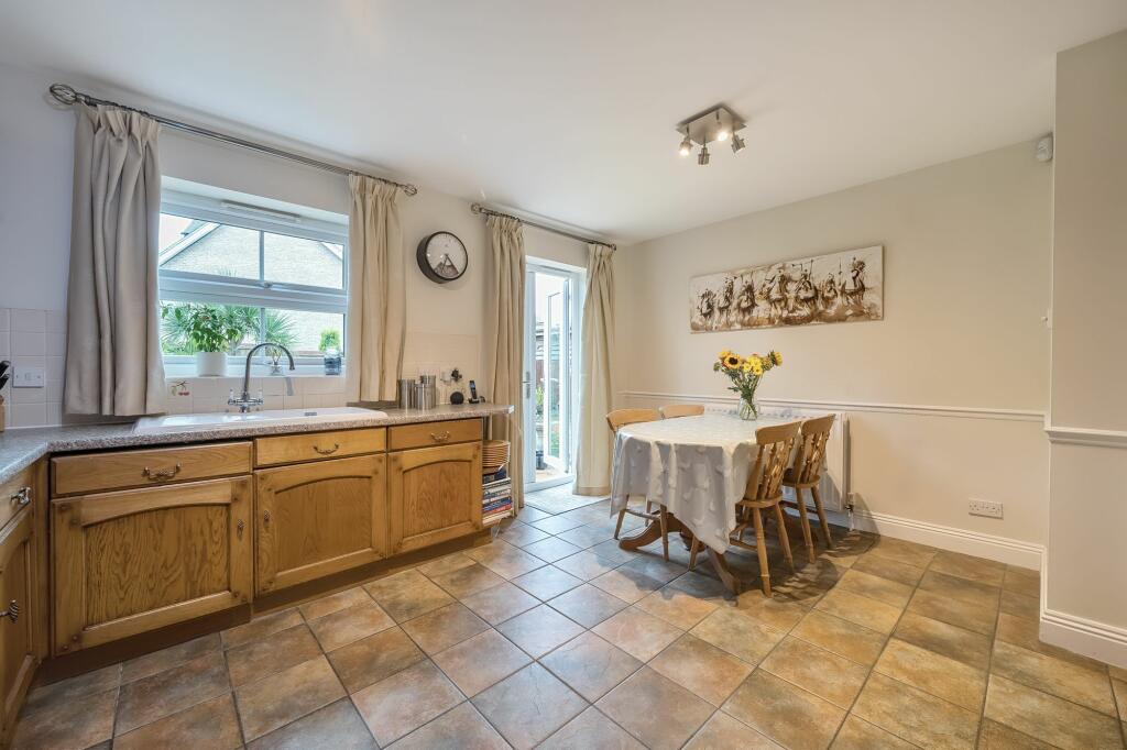 Kitchen/ Dining Room