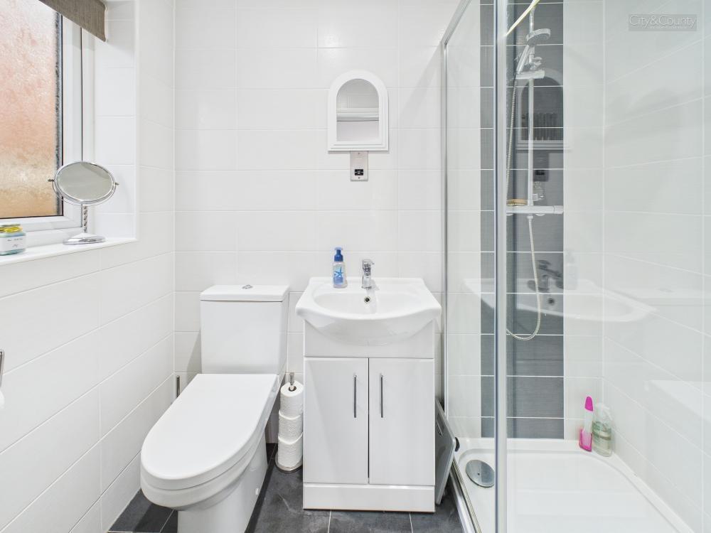 En-Suite To Master Bedroom