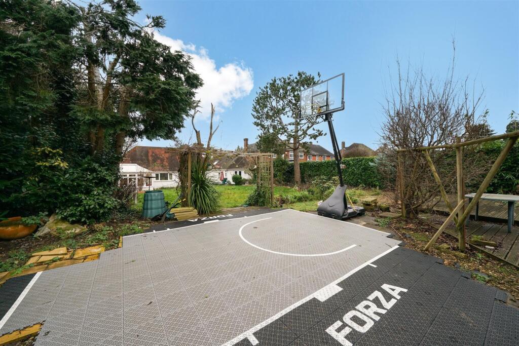 Externals - Banstead Road - .jpg