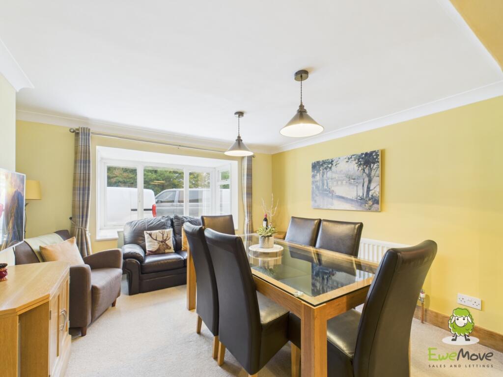 EweMove Estate Agents Basingstoke - Dursley Cottag