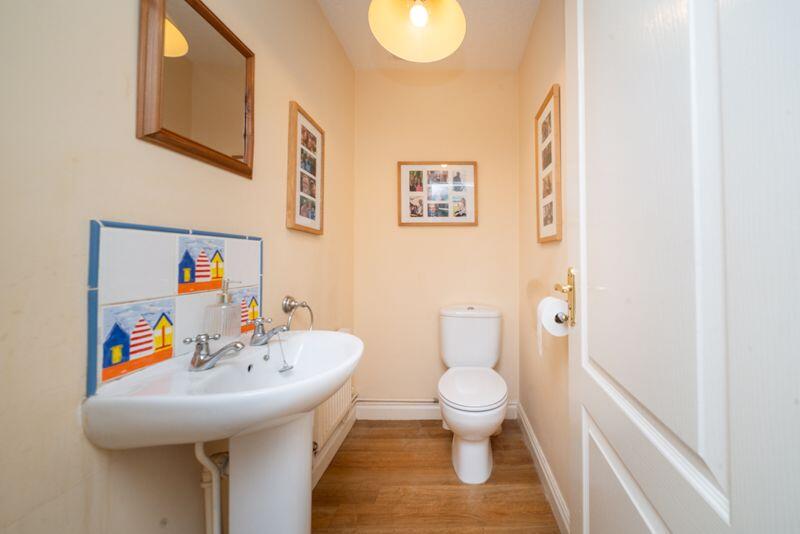 GUEST CLOAKROOM