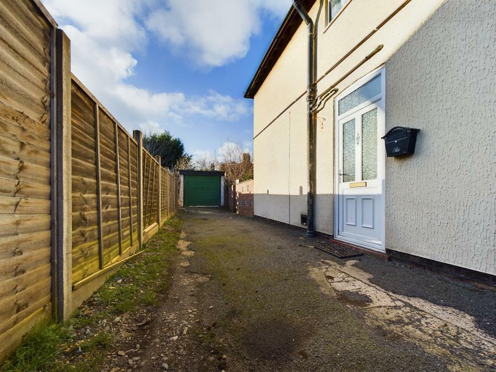 Driveway/Garage