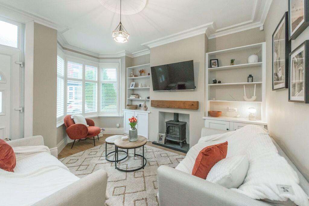 LOUNGE, KITCHEN AND DINING ROOM