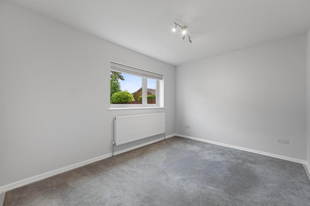Bedroom 1.jpg