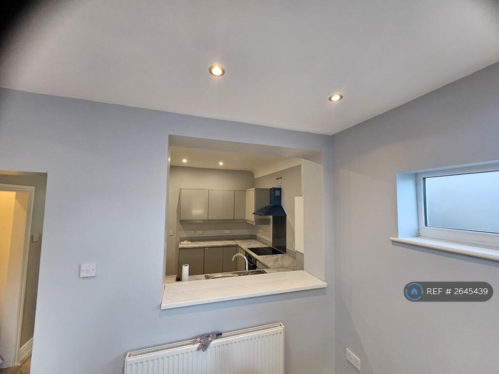 Hatch From Dining Room To Kitchen