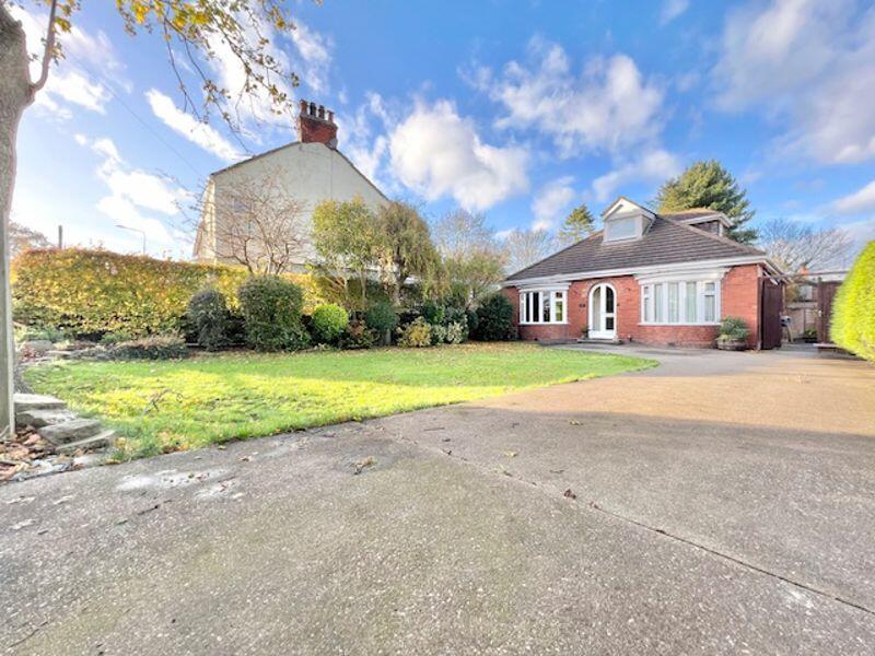 Front garden and driveway