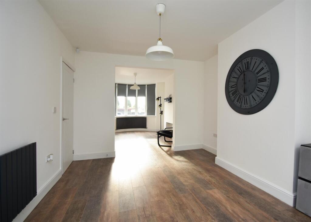 19 Blackburn Avenue - Through Living Room.jpg