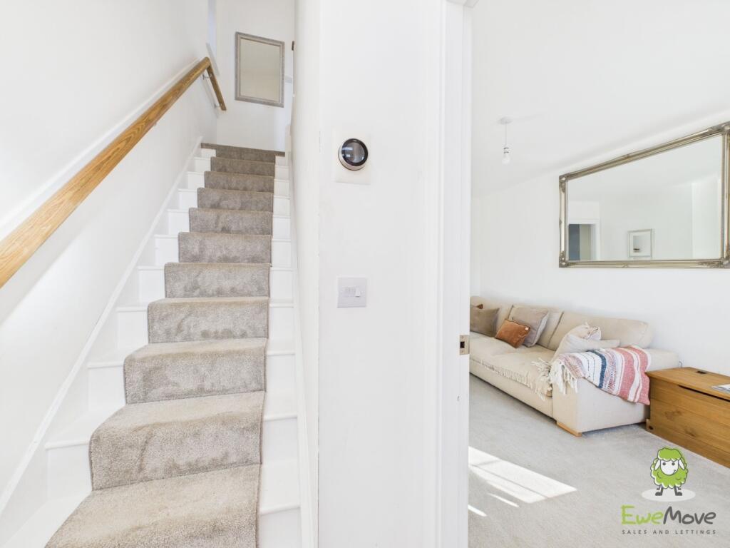 Entrance Hall Charlotte Thomasson Ewemove Whitchur