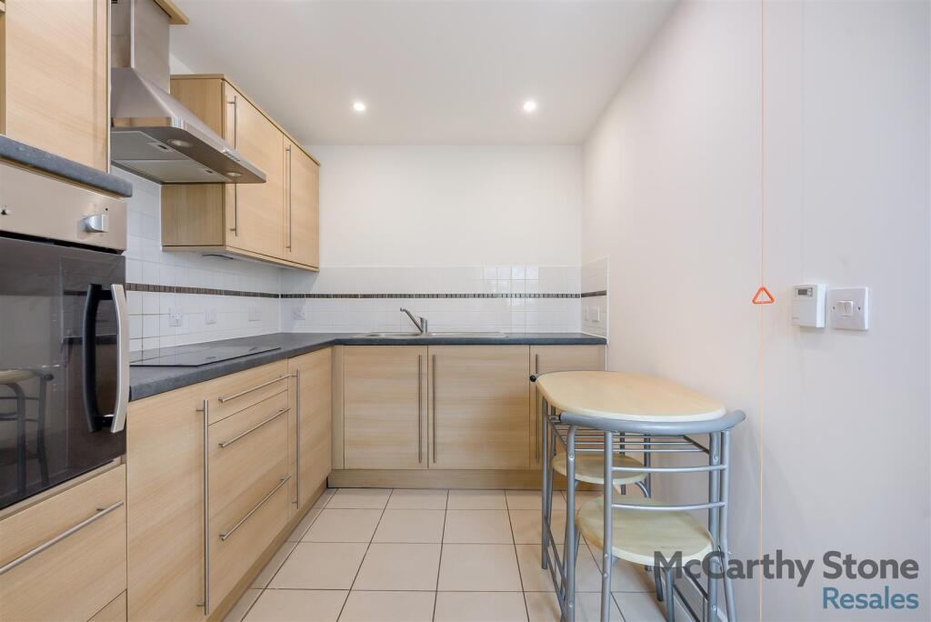 8671546-interior02.jpg