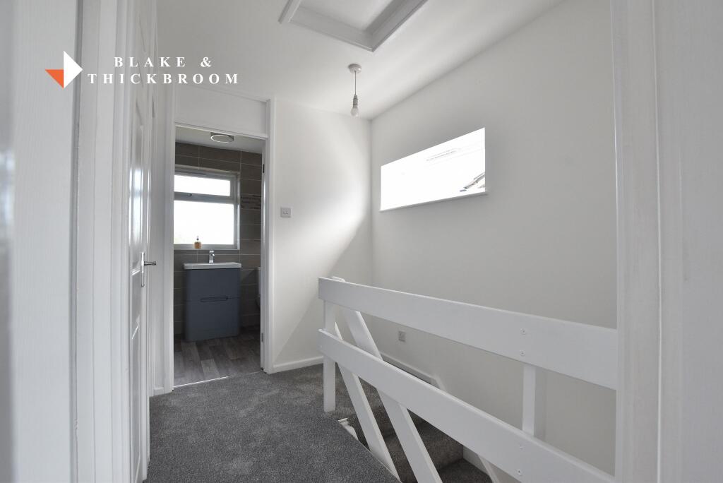 FIRST FLOOR GALLERIED LANDING