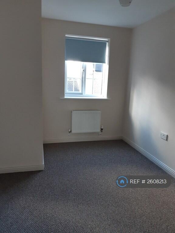 1st Floor Double Bedroom (Front)