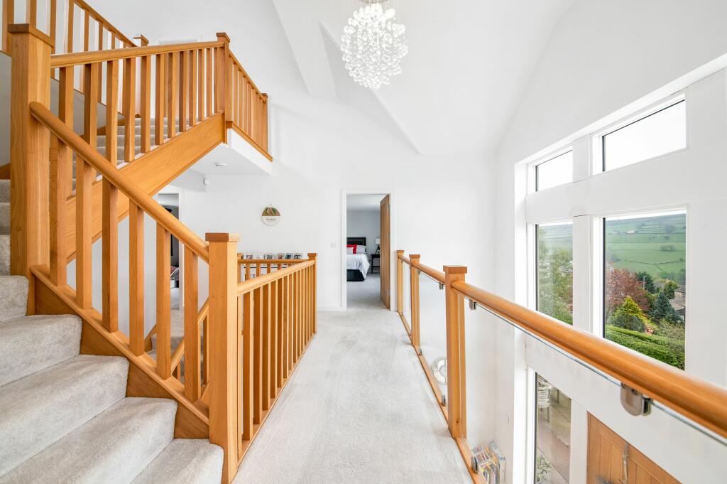 FIRST FLOOR GALLERIED LANDING