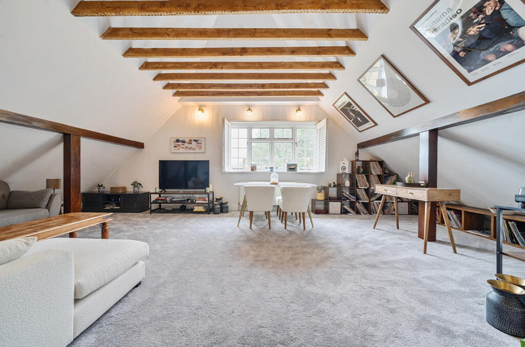 1298096-8-682dd0c...