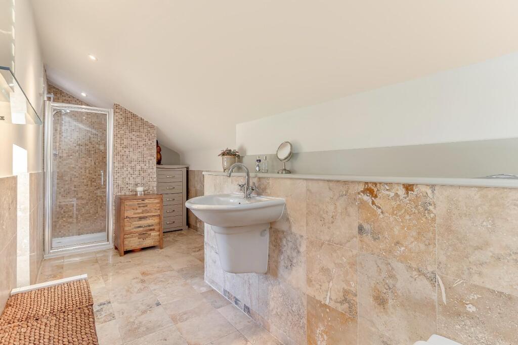 Master Bedroom Ensuite.jpg