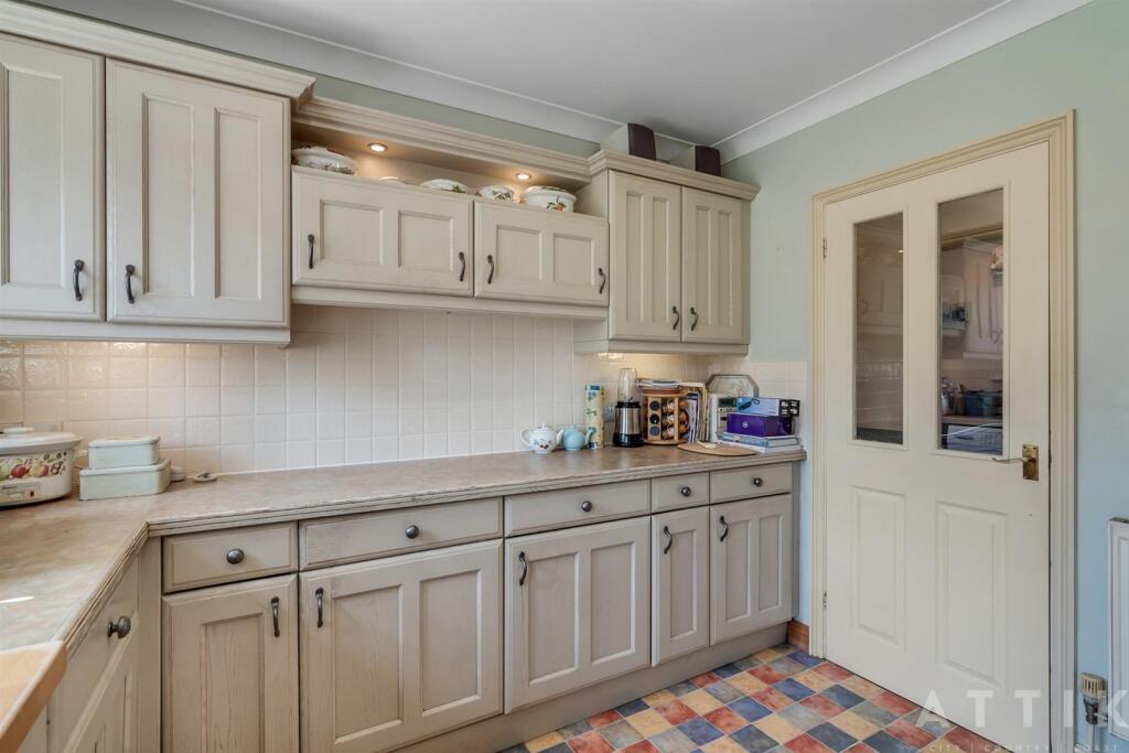 2 Hanbury Close, Halesworth IP19 8DG (34).jpg