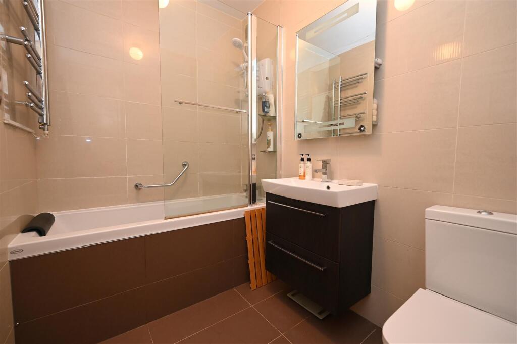 bathroom2.JPG