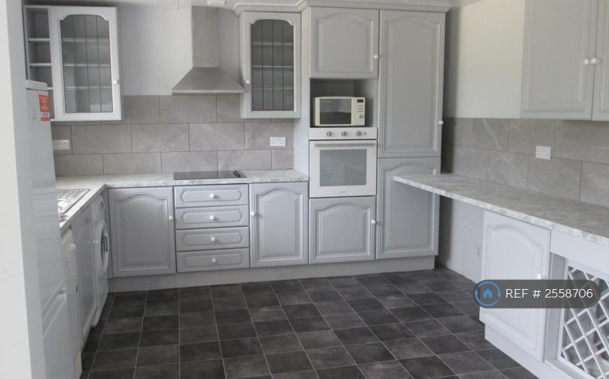 Fully Loaded Kitchen With Breakfast Bar