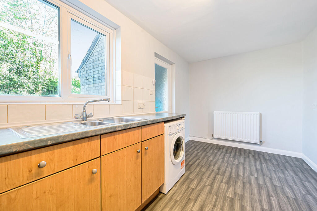 Kitchen/ Dining R...