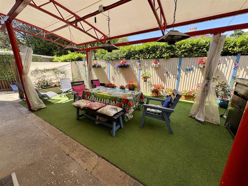 11. rear garden.jpg