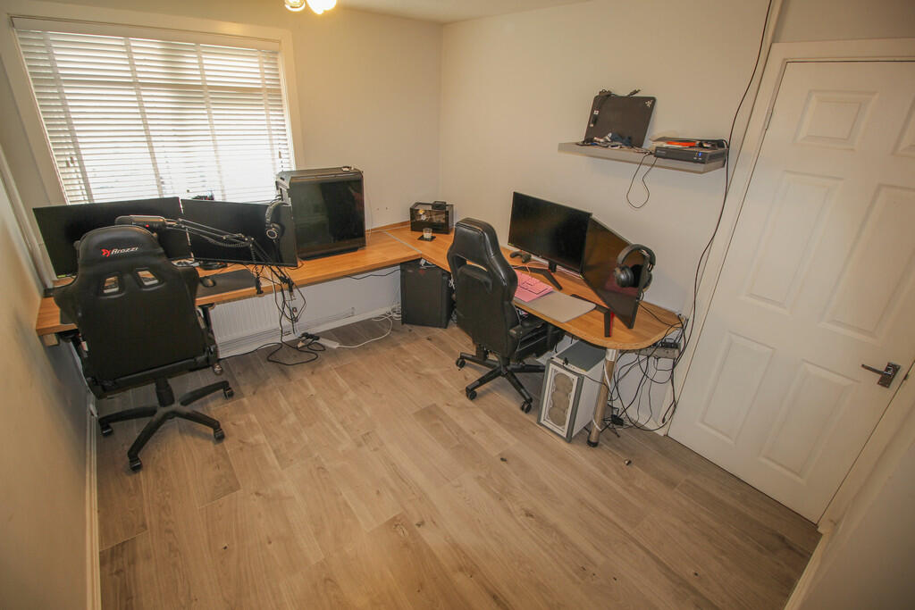Home Office / Bed...