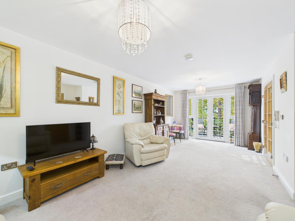 CAM02909G0-PR0471-STILL007