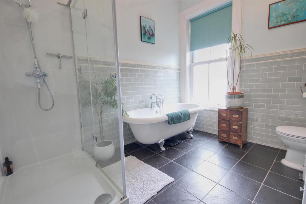 BATHROOM/W.C.