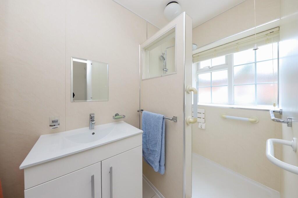 33 Barrowdene Clo...
