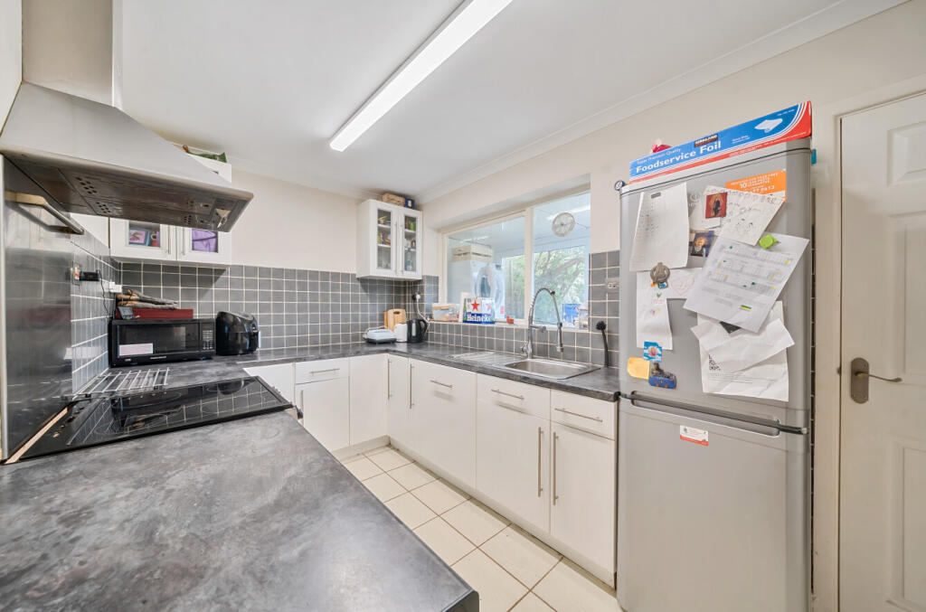 1298334-11-682eb9...