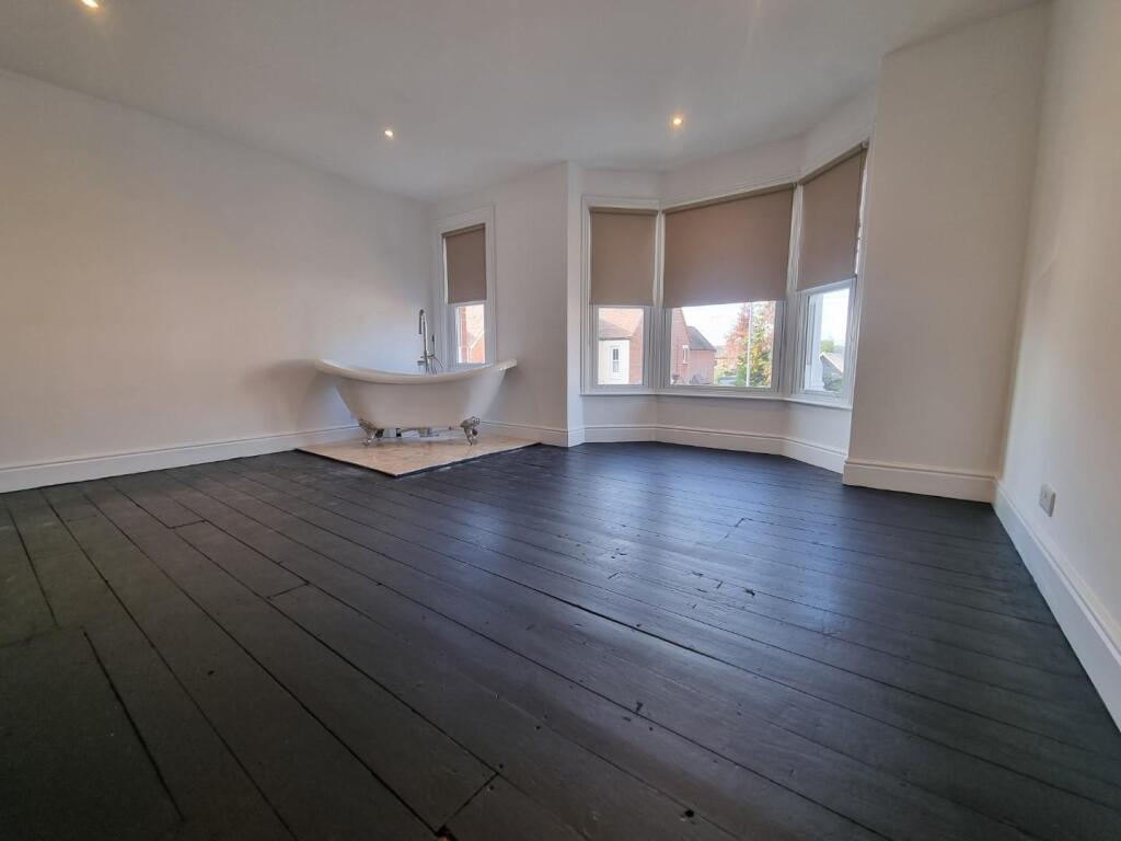 Bedroom 1 (2)