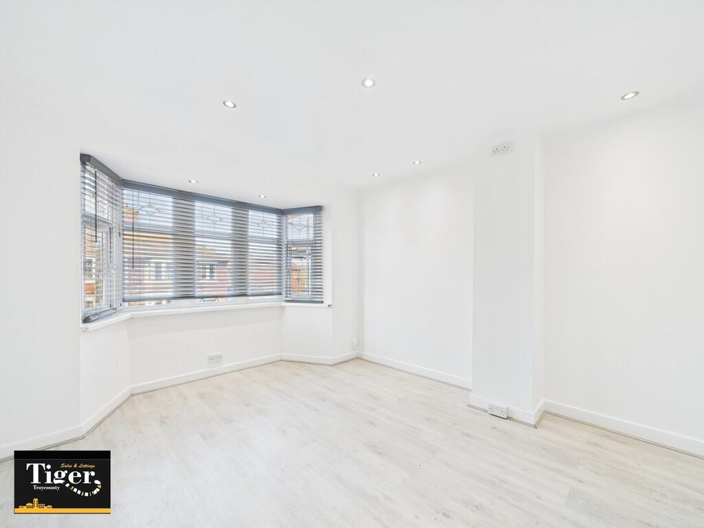 CAM02176G0-PR0508...